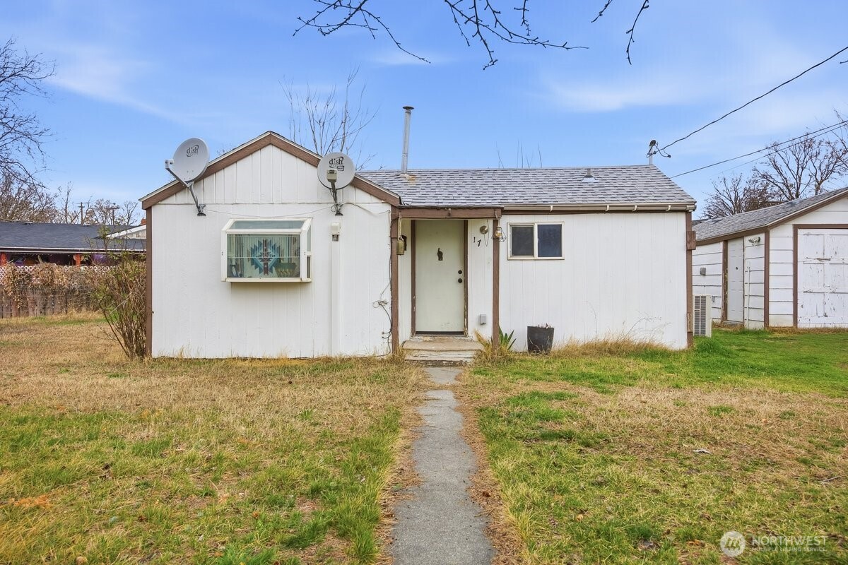 17 East 13th Avenue Kennewick, WA 99337 - Photo 1 of 17