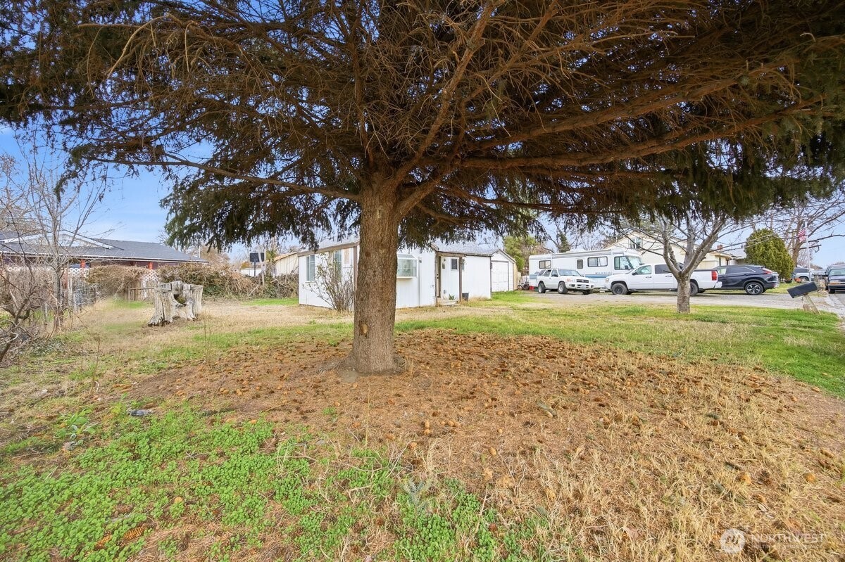 17 East 13th Avenue Kennewick, WA 99337 - Photo 2 of 17