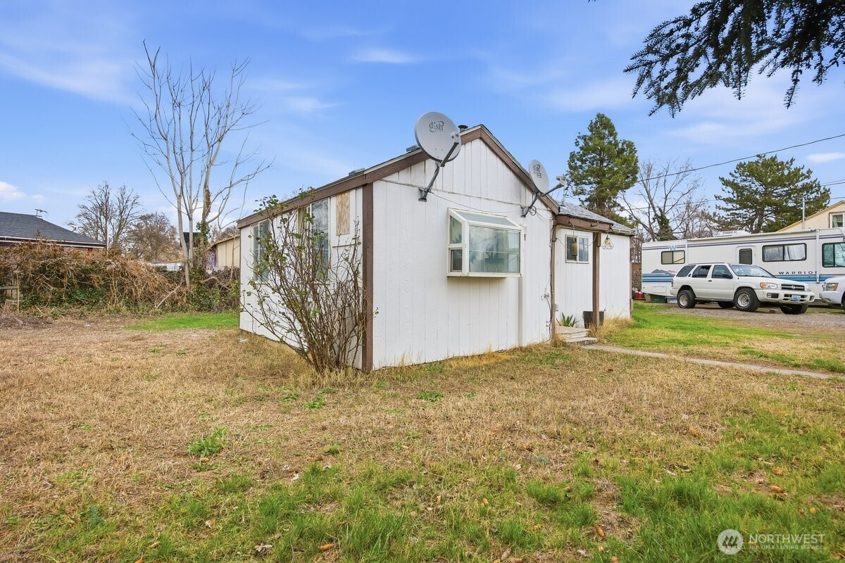 17 East 13th Avenue Kennewick, WA 99337 - Photo 3 of 17