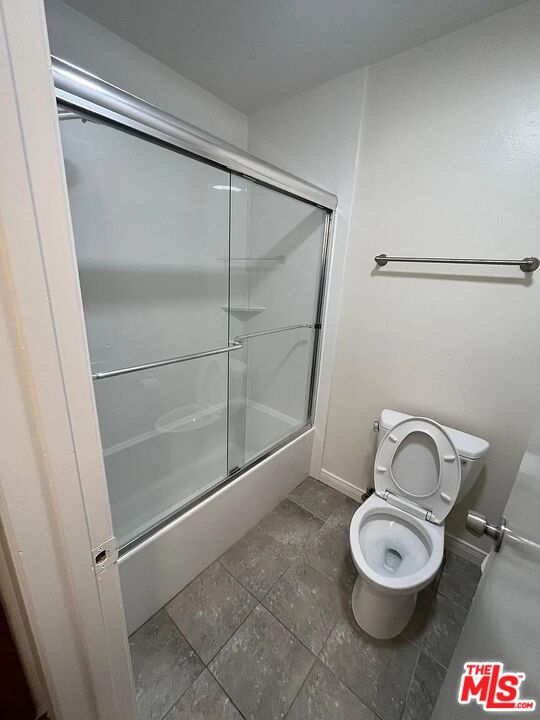 7777 West 91st Street, Unit E2143 Playa del Rey, CA 90293 - Photo 12 of 21 a bathroom with a toilet and a shower