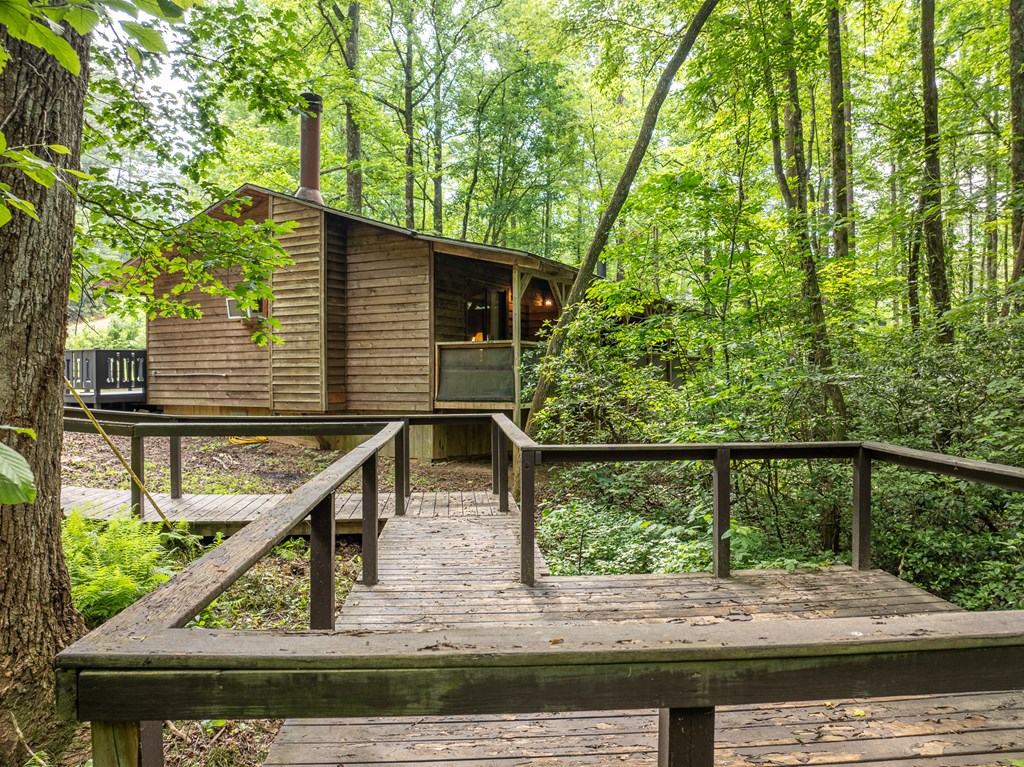 3573 Highway 356 Sautee Nacoochee, GA 30571 - Photo 11 of 53 a view of balcony with wooden floor and fence