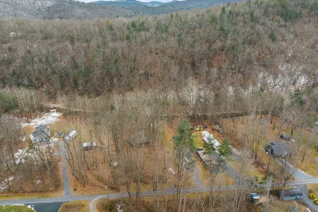 a view of a dry yard