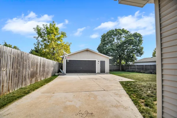 $2,200 | 217 Sherman Avenue, Montgomery, IL 60538
