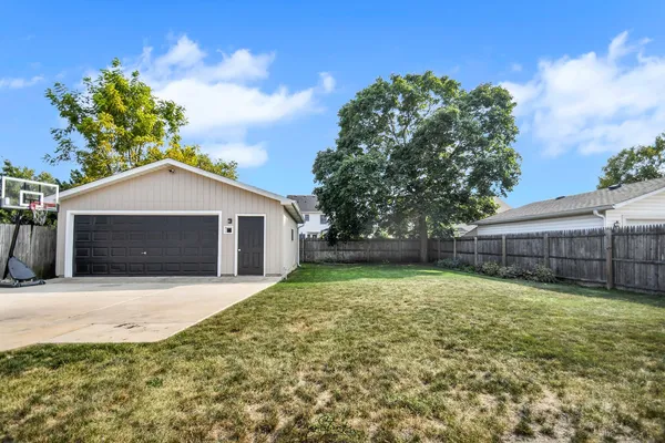 $2,200 | 217 Sherman Avenue, Montgomery, IL 60538