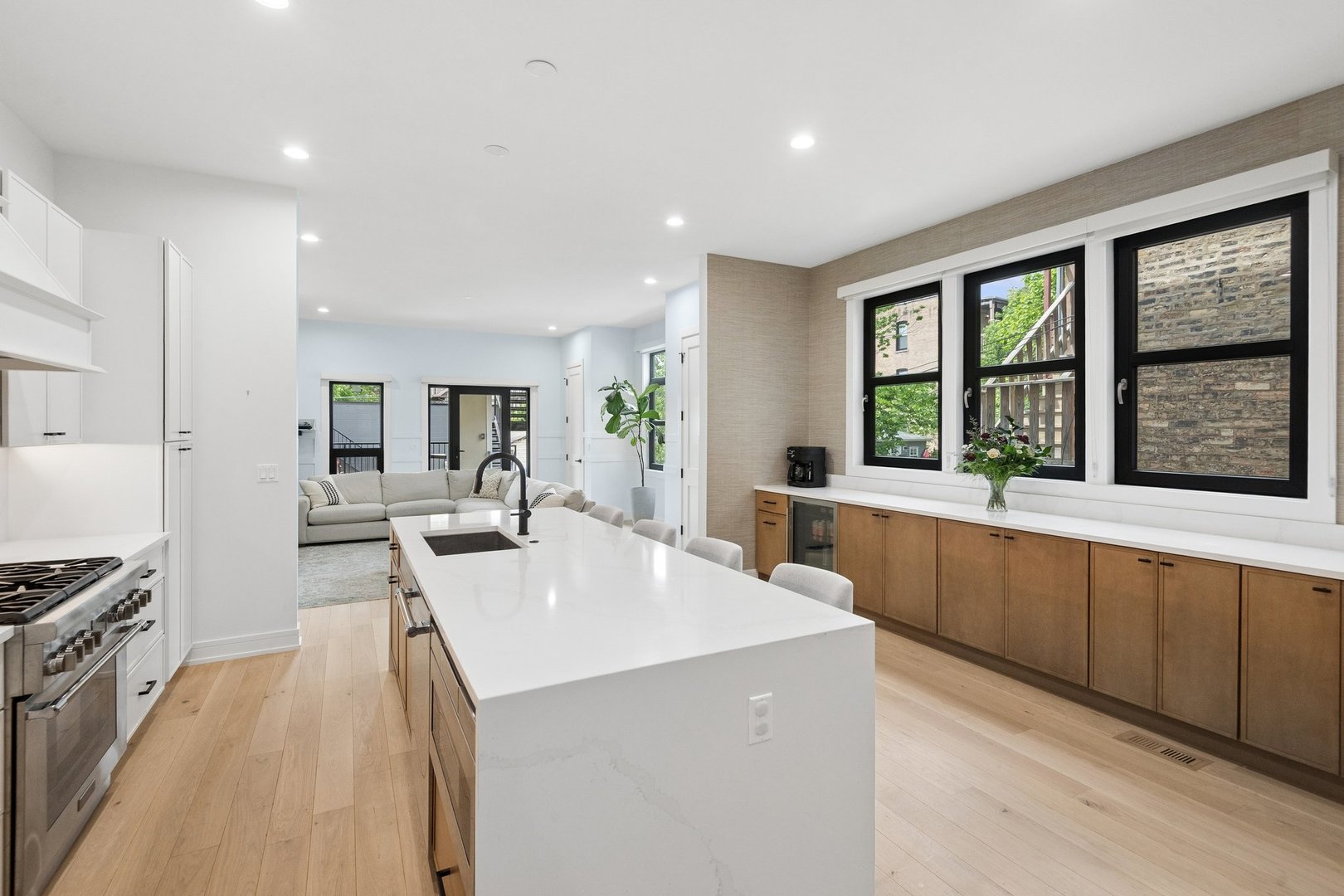 1842 North Whipple Street, Unit 1 Chicago, IL 60647 - Photo 11 of 37