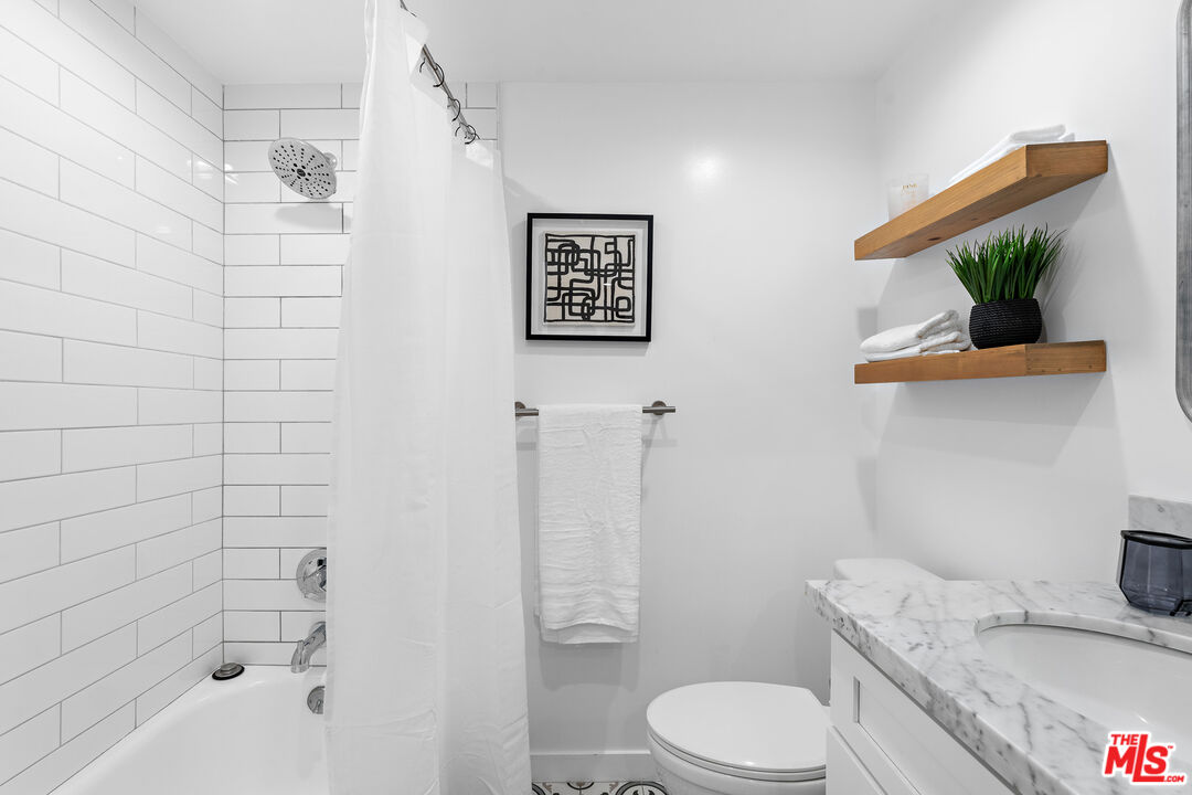 321 South San Vicente Boulevard, Unit 507 Los Angeles, CA 90048 - Photo 15 of 30 a white toilet sitting next to a bath tub