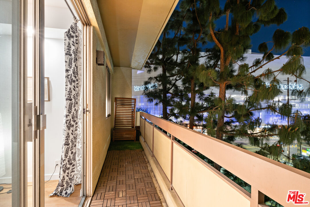321 South San Vicente Boulevard, Unit 507 Los Angeles, CA 90048 - Photo 30 of 30 a view of balcony