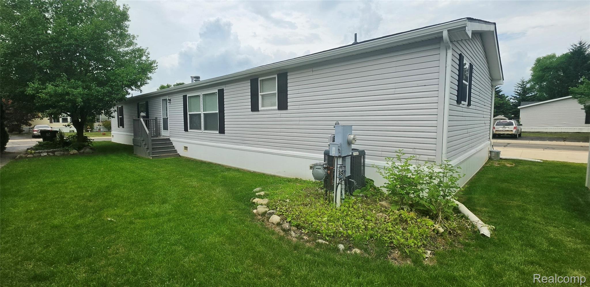 128 Chinkapin Rill Fenton, MI 48430 - Photo 24 of 25 Back