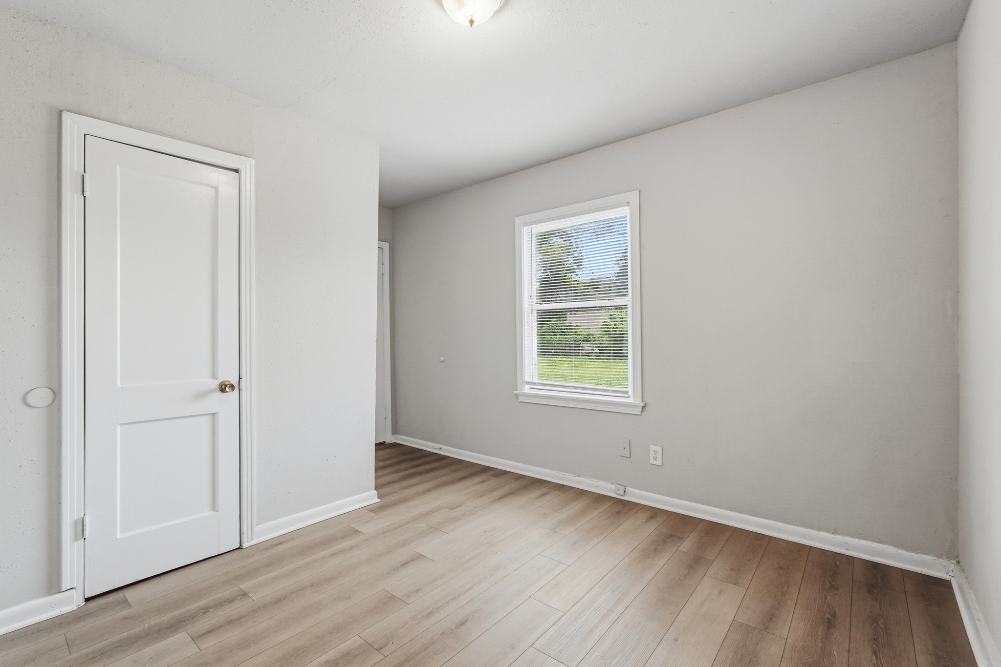 4953 Bataan Road Houston, TX 77033 - Photo 7 of 12