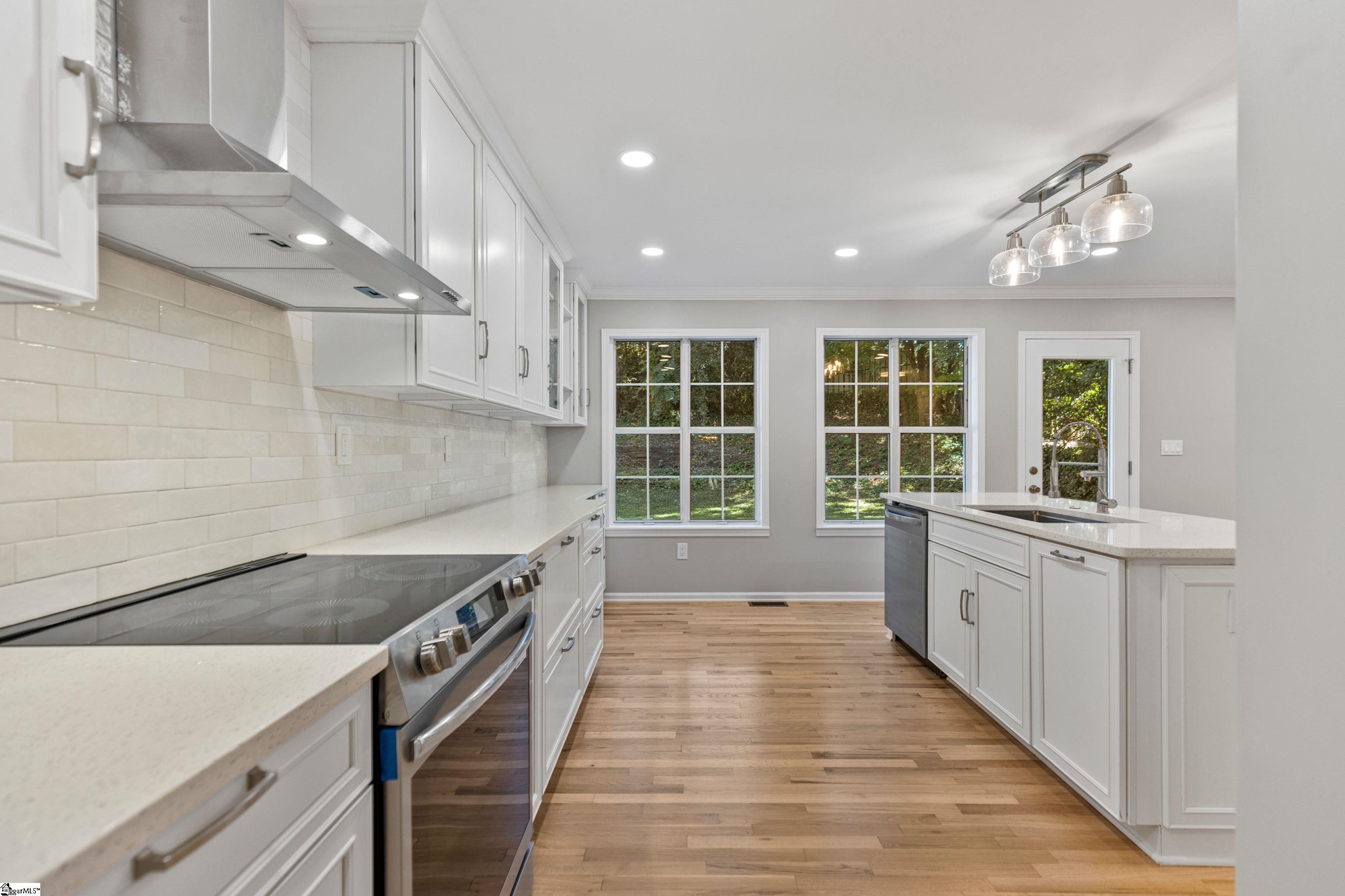 413 West Faris Road Greenville, SC 29605 - Photo 12 of 32