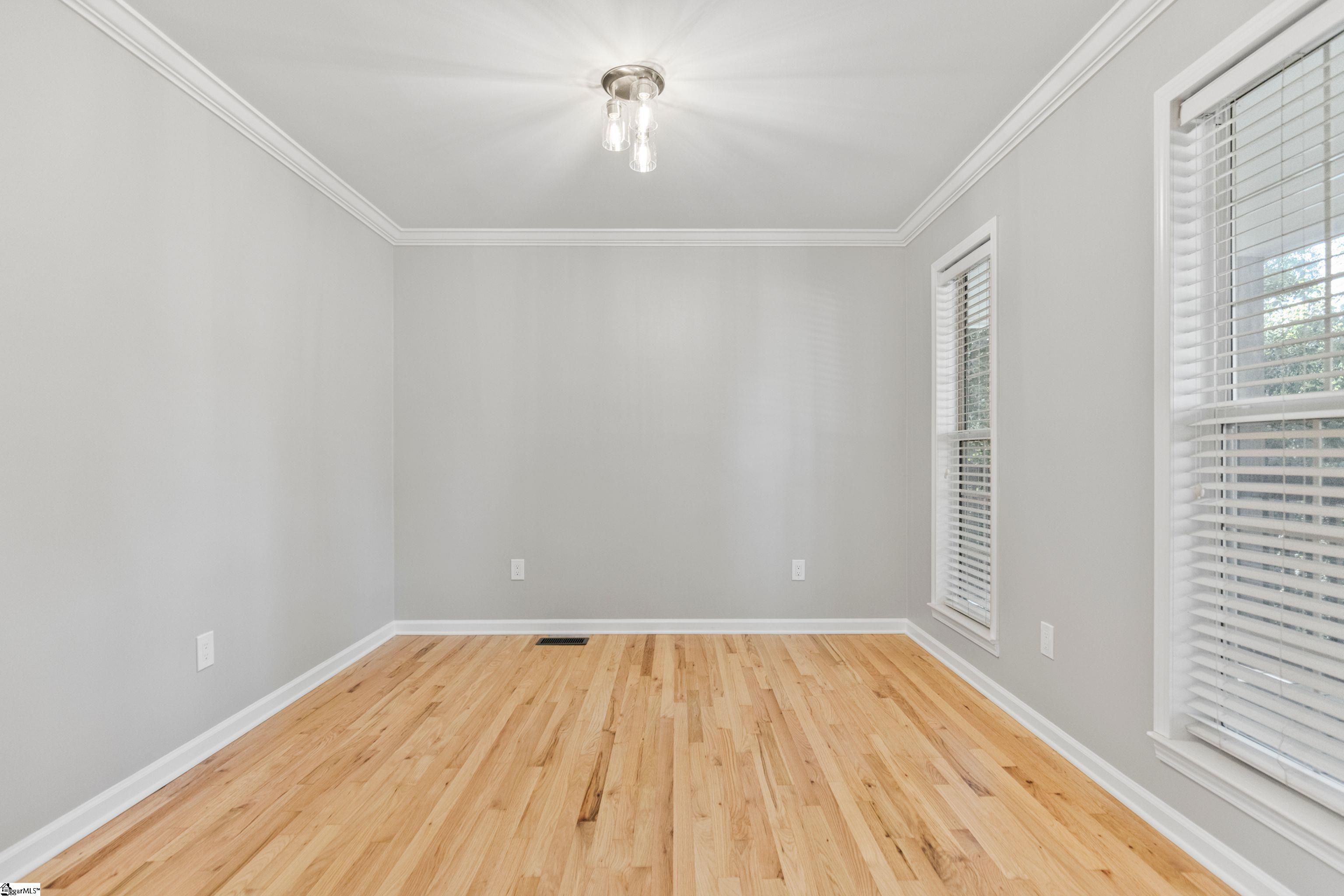 413 West Faris Road Greenville, SC 29605 - Photo 5 of 32