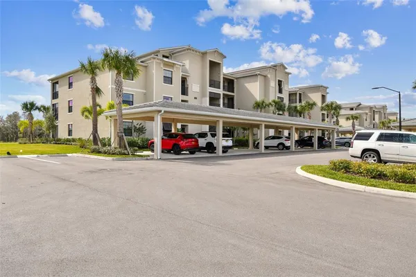 $2,400 | 18114 Gawthrop Drive, Unit 106, Bradenton, FL 34211