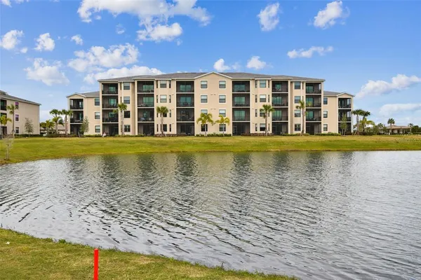 $2,400 | 18114 Gawthrop Drive, Unit 106, Bradenton, FL 34211
