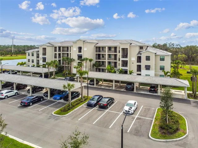 an aerial view of a tennis court