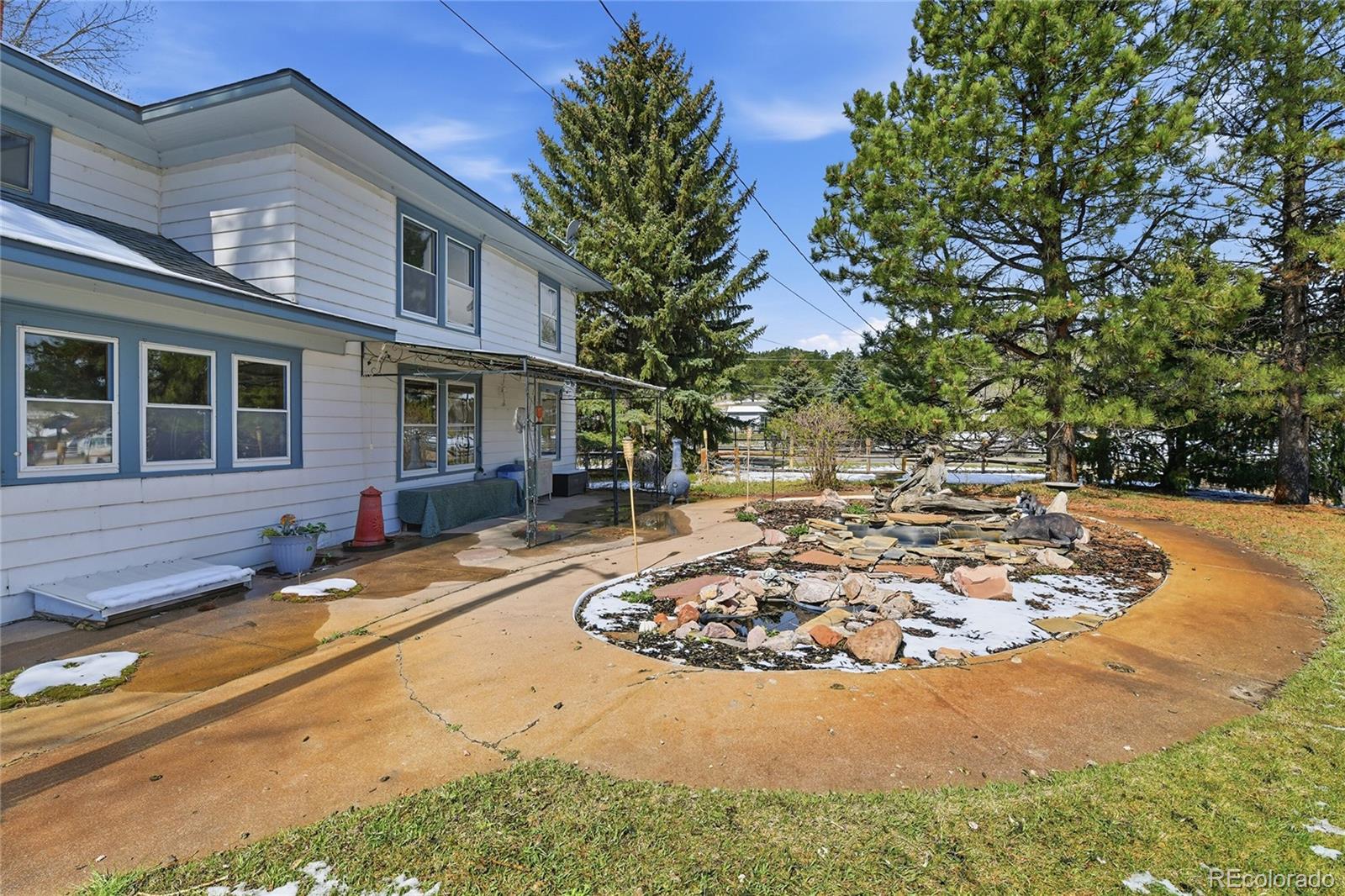 9490 Spruce Mountain Road Larkspur, CO 80118 - Photo 38 of 49 a view of a backyard with table and chairs