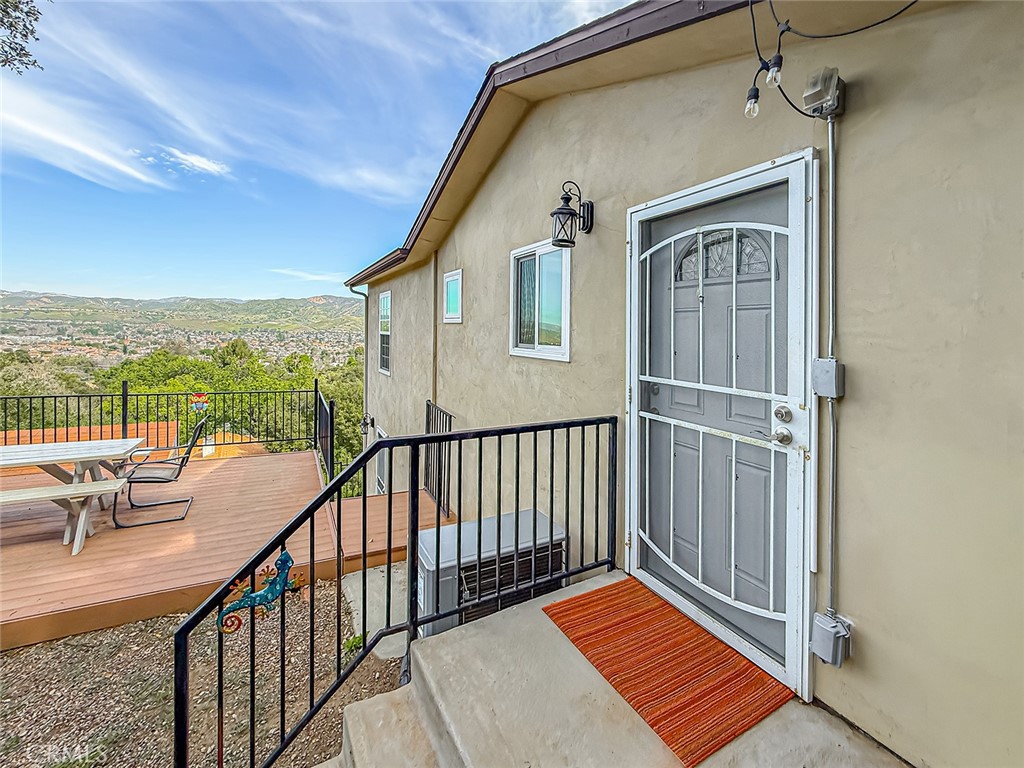 1059 Alta Vista Road Simi Valley, CA 93063 - Photo 3 of 30