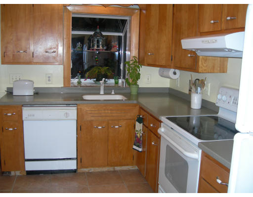24 Stoneleigh Road Worcester, MA 01606 - Photo 2 of 14 Gallery Image 2