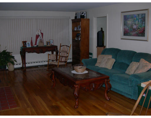 24 Stoneleigh Road Worcester, MA 01606 - Photo 3 of 14 Gallery Image 3