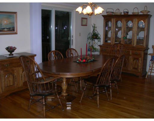 24 Stoneleigh Road Worcester, MA 01606 - Photo 4 of 14 Gallery Image 4