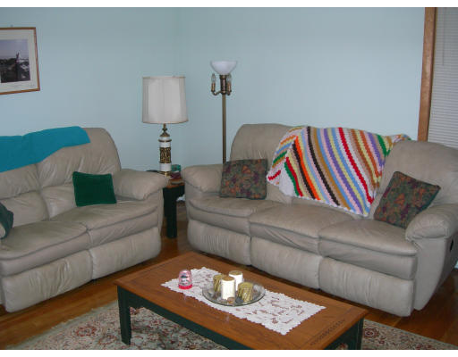 24 Stoneleigh Road Worcester, MA 01606 - Photo 5 of 14 Gallery Image 5