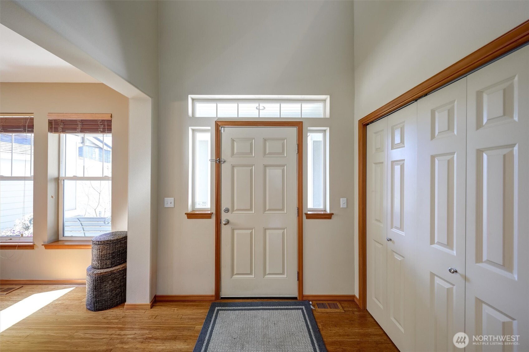 252 Quincy Avenue Northeast Renton, WA 98059 - Photo 5 of 40