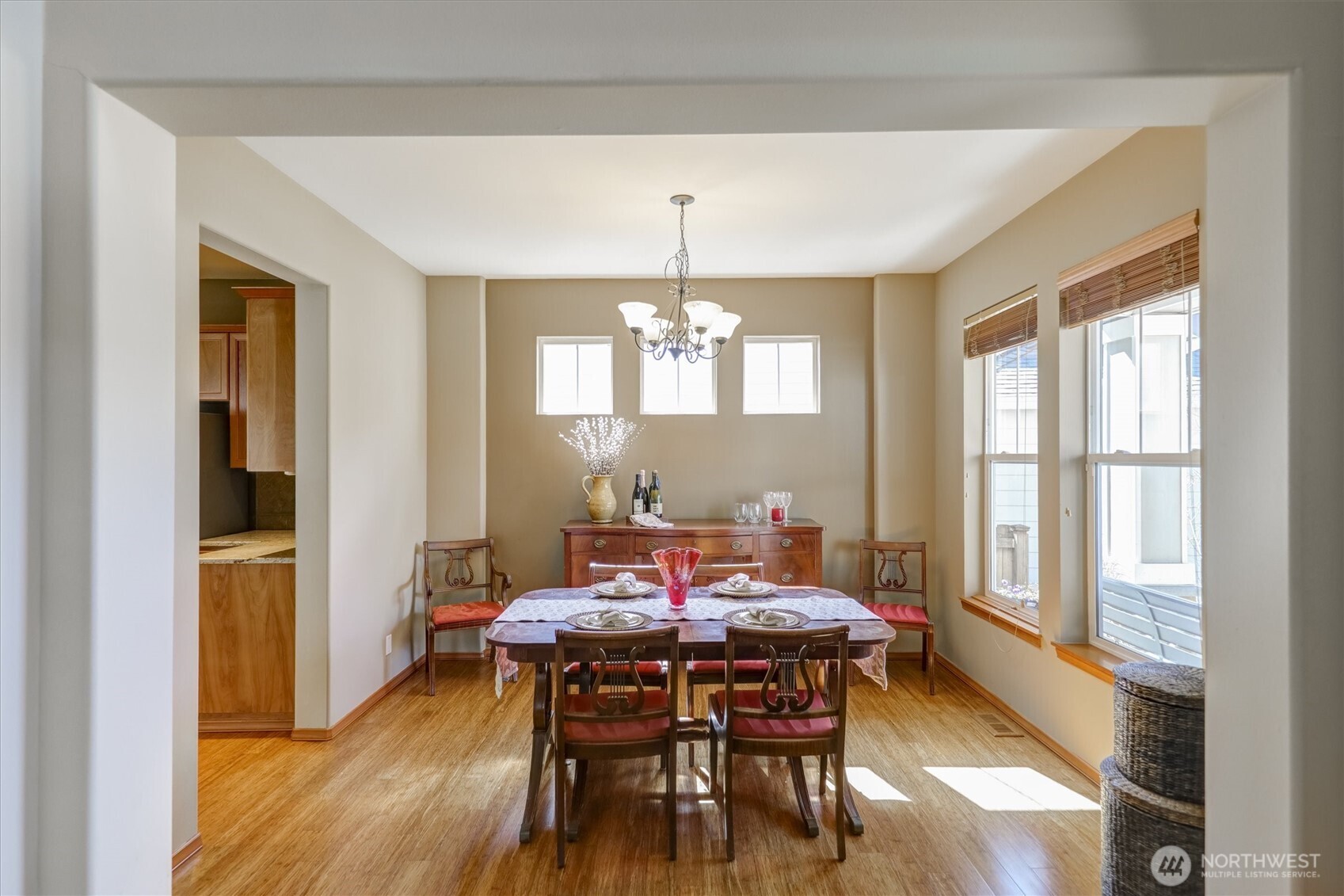 252 Quincy Avenue Northeast Renton, WA 98059 - Photo 6 of 40