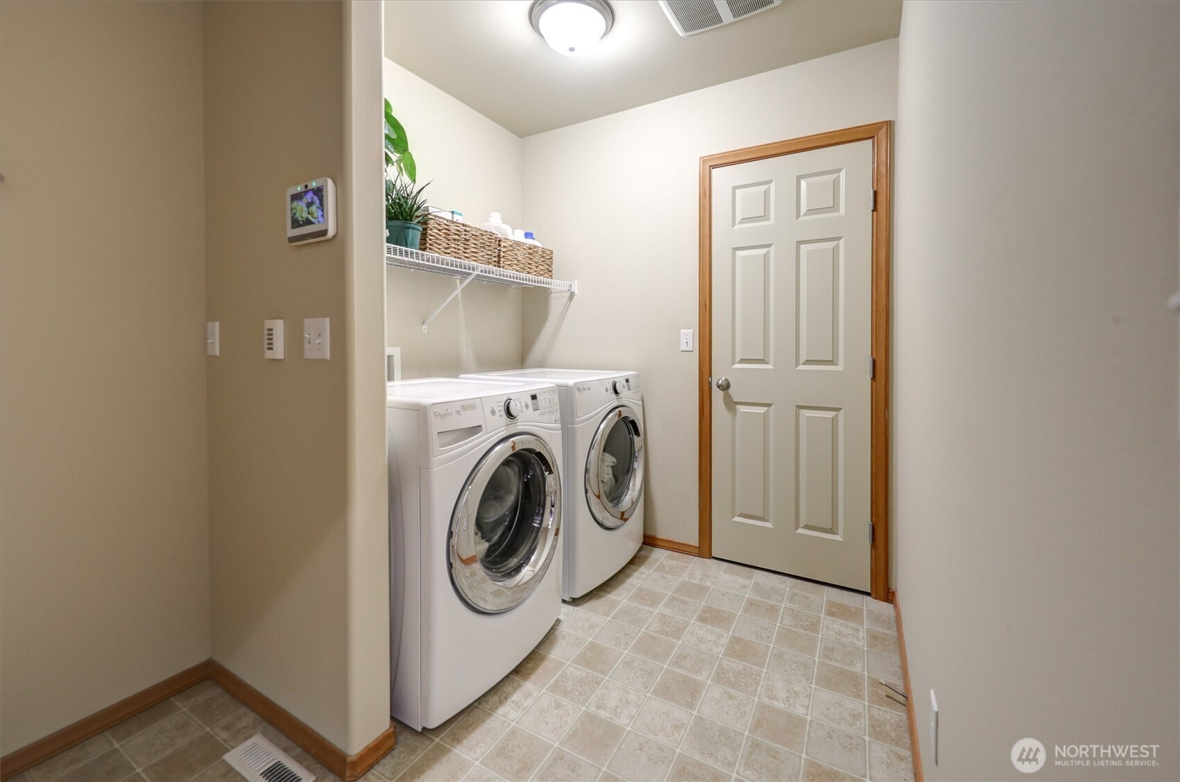 252 Quincy Avenue Northeast Renton, WA 98059 - Photo 9 of 40