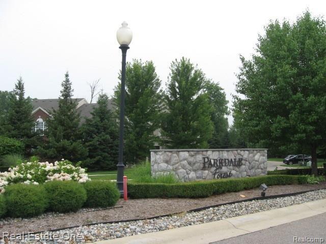 1664 Deepwood Circle Rochester, MI 48307 - Photo 3 of 30 DeepwoodS1.jpg