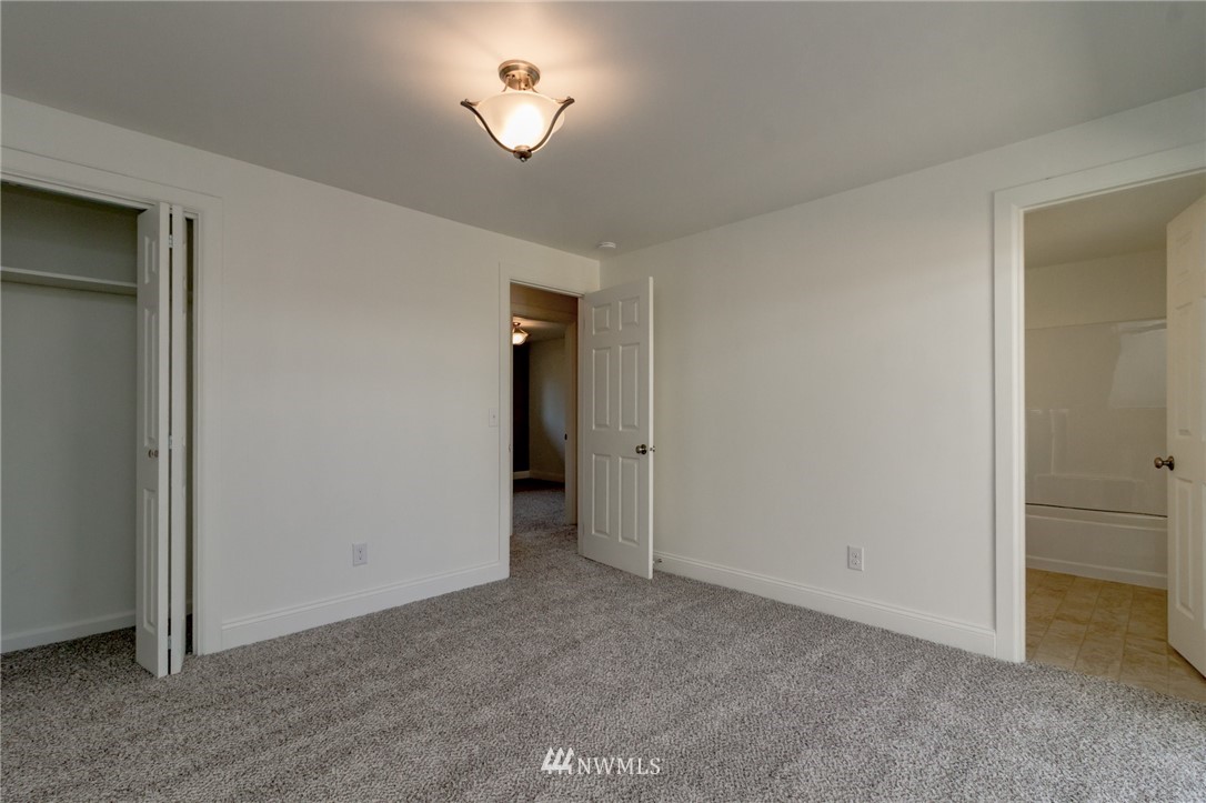 17818 109th Avenue Southeast Renton, WA 98055 - Photo 14 of 21