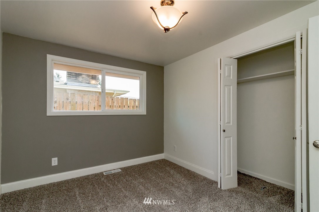 17818 109th Avenue Southeast Renton, WA 98055 - Photo 16 of 21