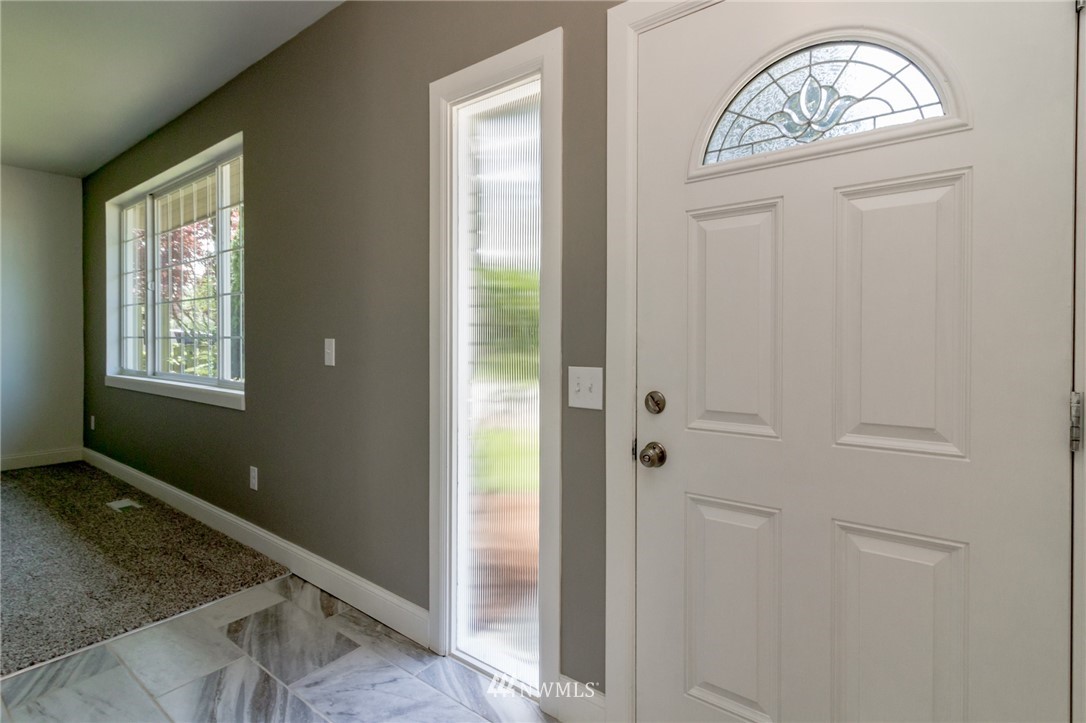 17818 109th Avenue Southeast Renton, WA 98055 - Photo 4 of 21