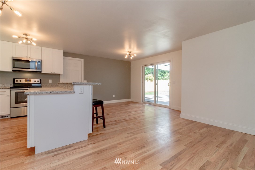 17818 109th Avenue Southeast Renton, WA 98055 - Photo 5 of 21