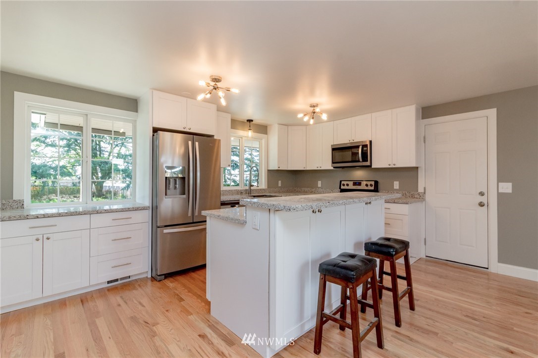 17818 109th Avenue Southeast Renton, WA 98055 - Photo 6 of 21