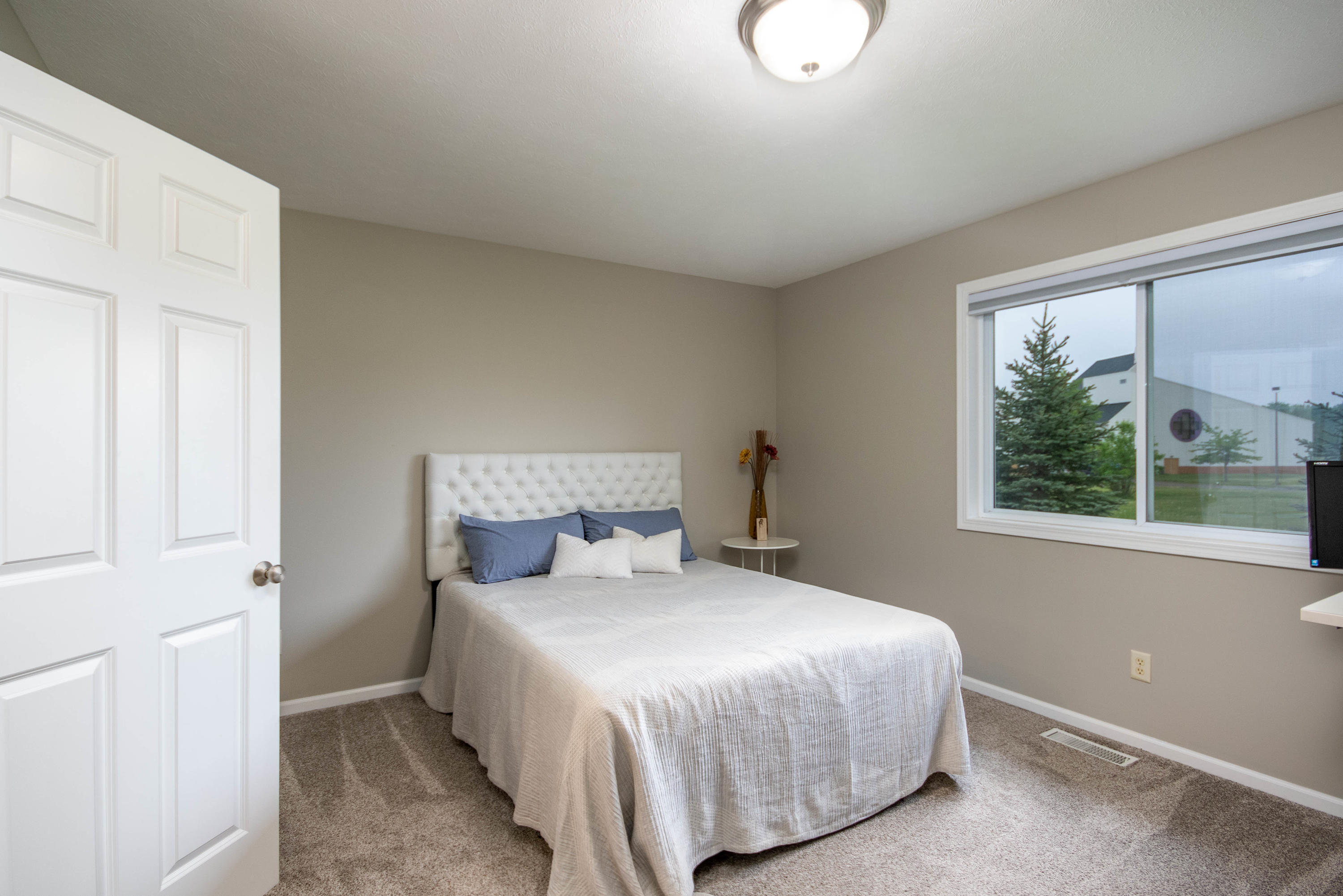 1357 East Point Ridge, Unit 11 Holland, MI 49423 - Photo 14 of 34 1357 E Pointe Ridge-32