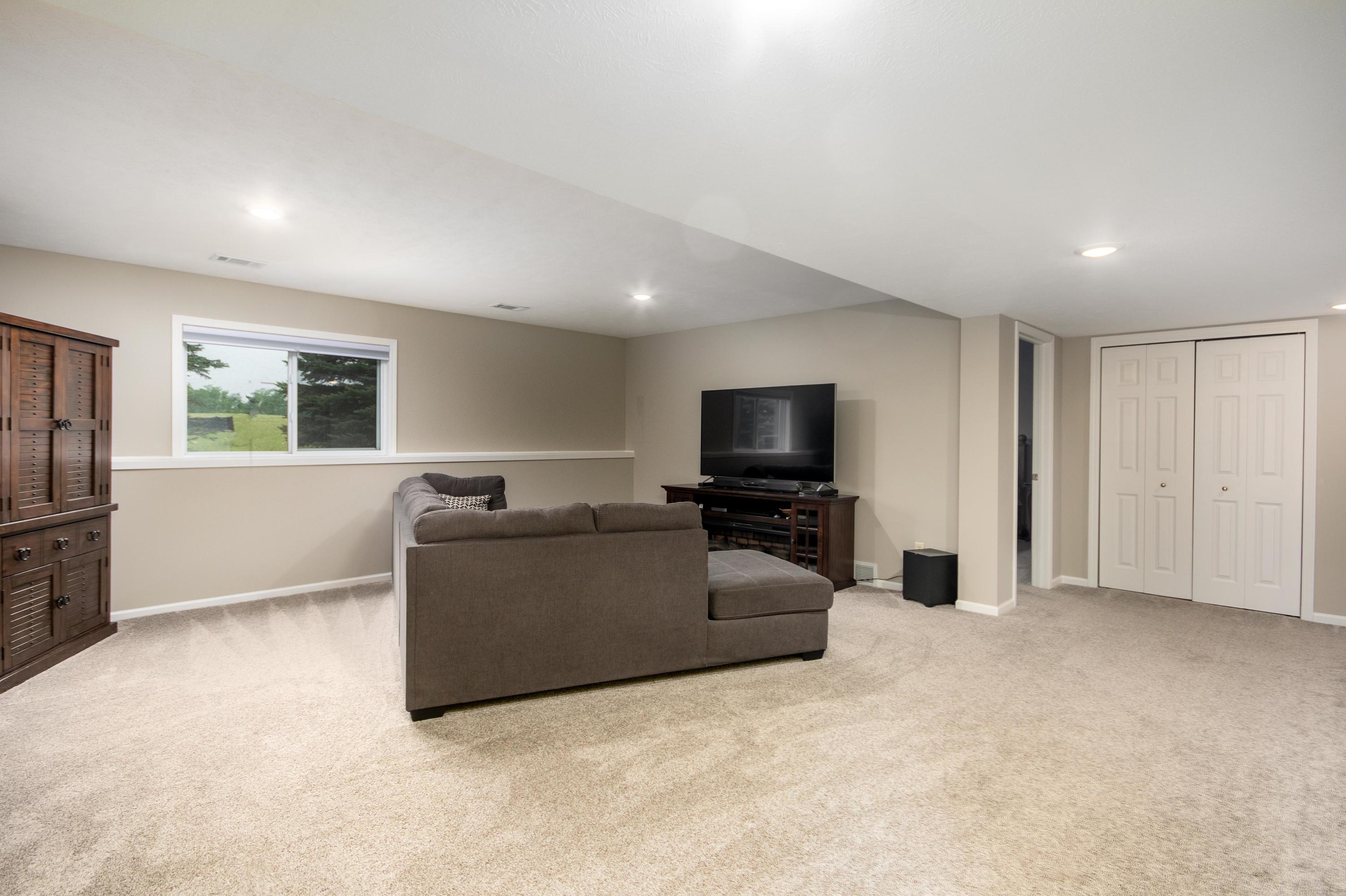 1357 East Point Ridge, Unit 11 Holland, MI 49423 - Photo 20 of 34 1357 E Pointe Ridge-37