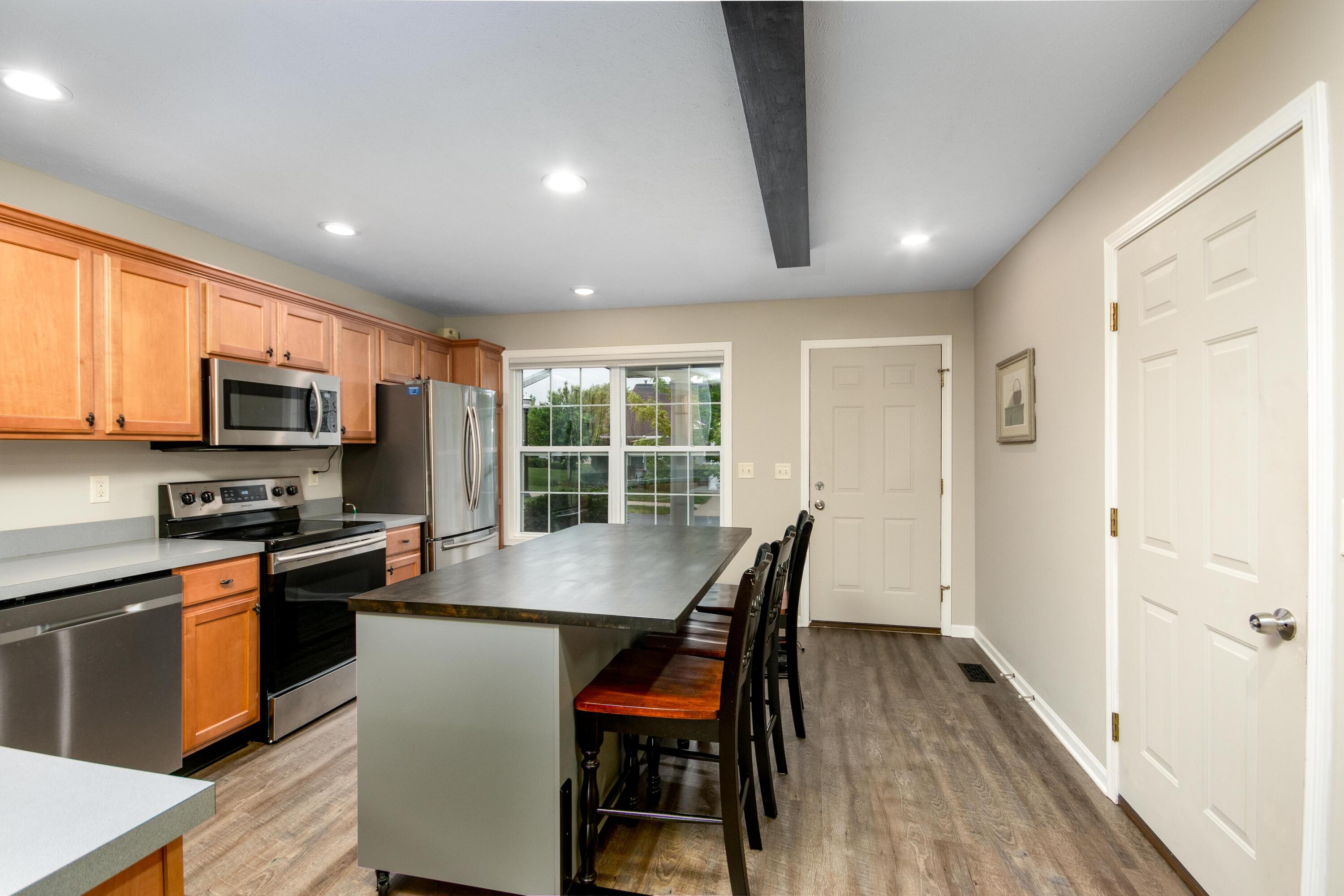 1357 East Point Ridge, Unit 11 Holland, MI 49423 - Photo 2 of 34 1357 E Pointe Ridge-20