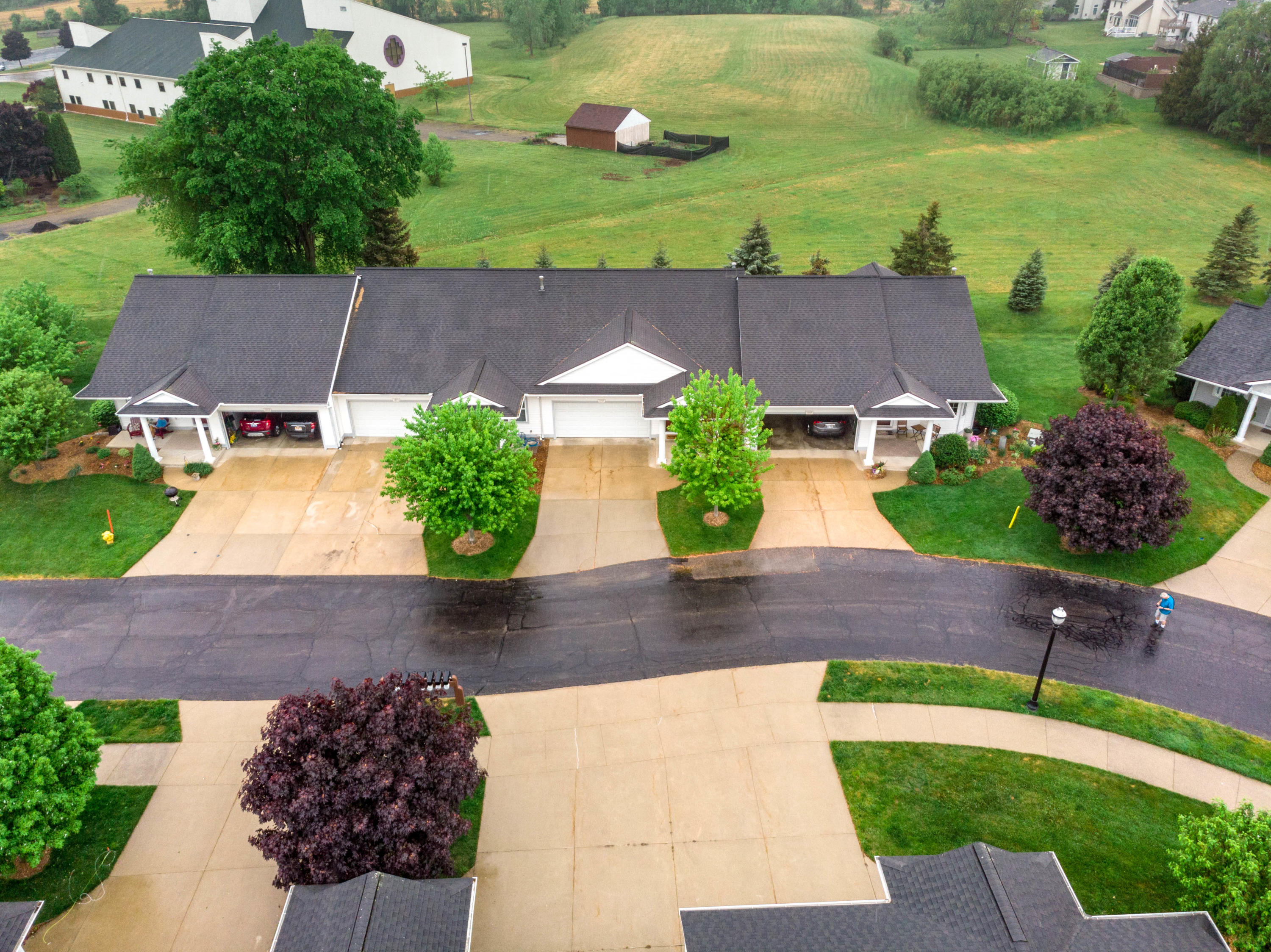 1357 East Point Ridge, Unit 11 Holland, MI 49423 - Photo 25 of 34 1357 E Pointe Ridge-42
