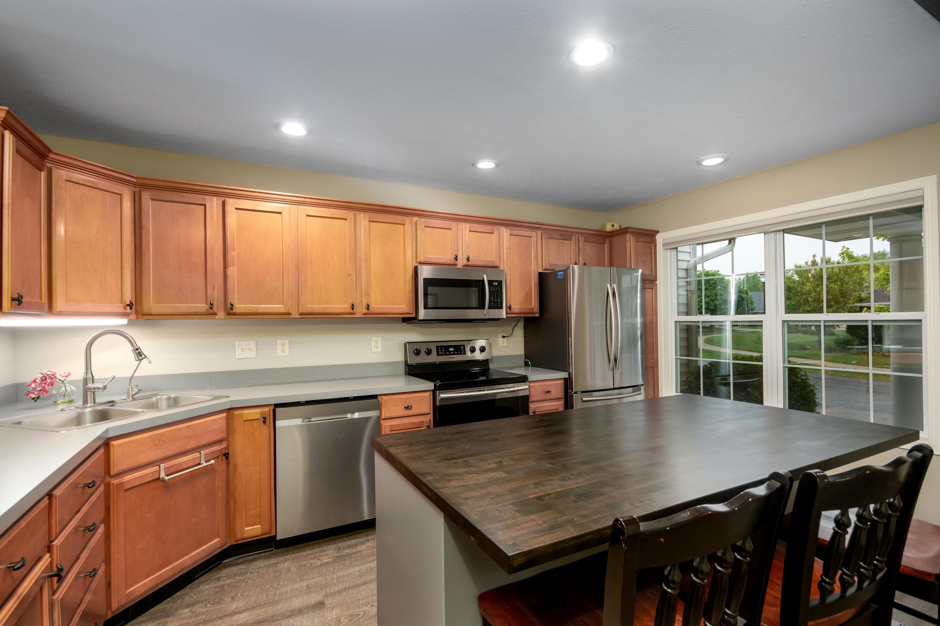 1357 East Point Ridge, Unit 11 Holland, MI 49423 - Photo 5 of 34 1357 E Pointe Ridge-23