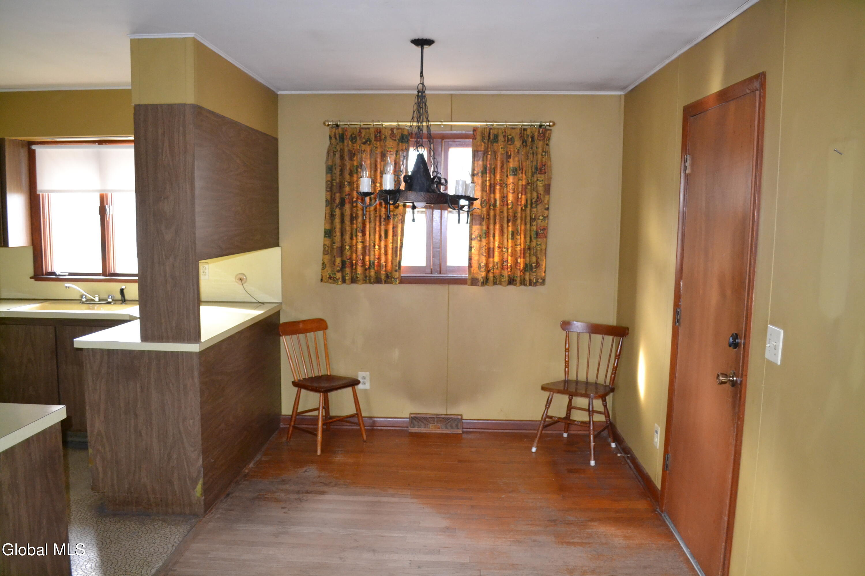 984 State Street Albany, NY 12203 - Photo 6 of 17 DSC_2326