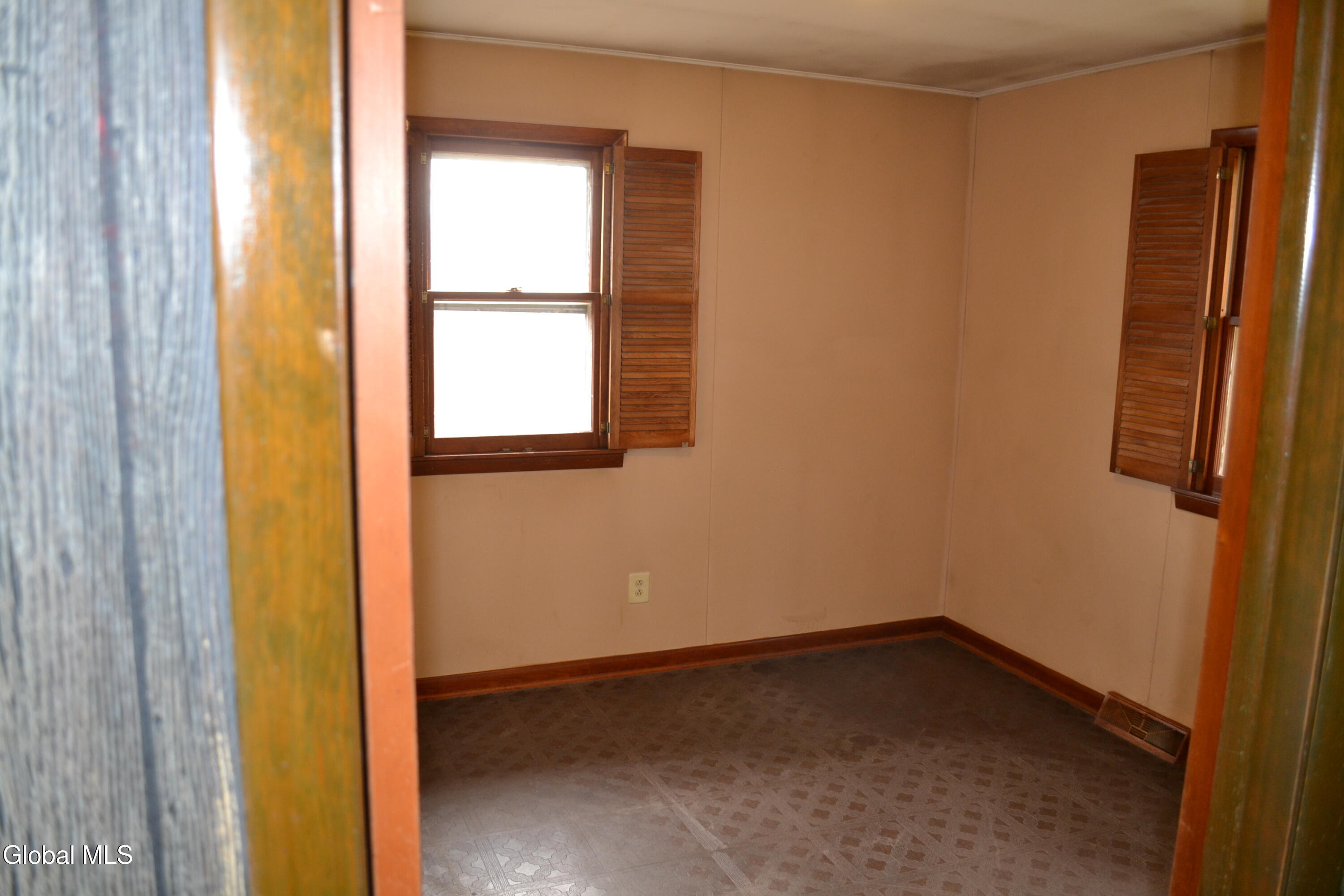 984 State Street Albany, NY 12203 - Photo 9 of 17 DSC_2324