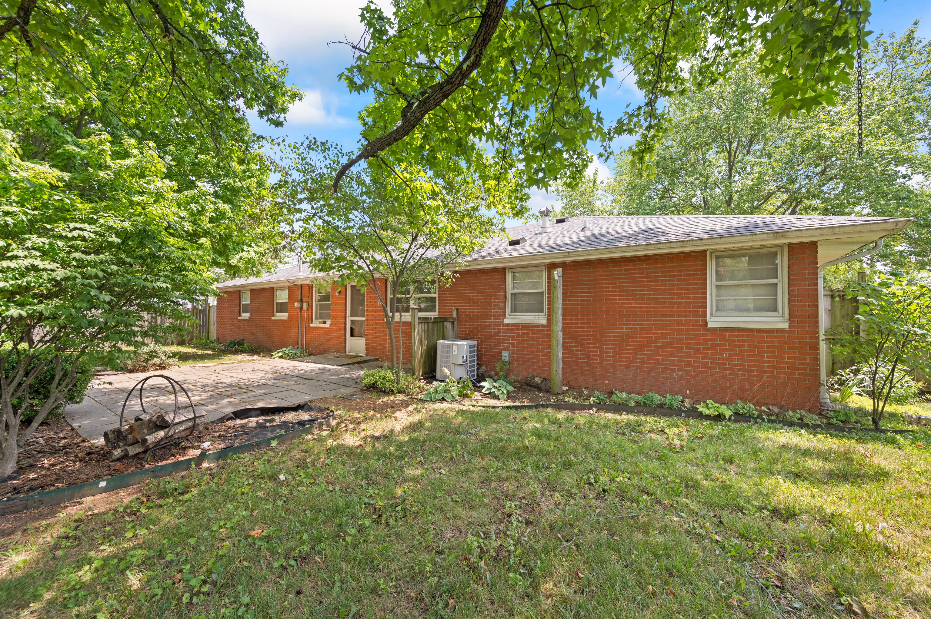 2670 19th Street Columbus, IN 47201 - Photo 11 of 46