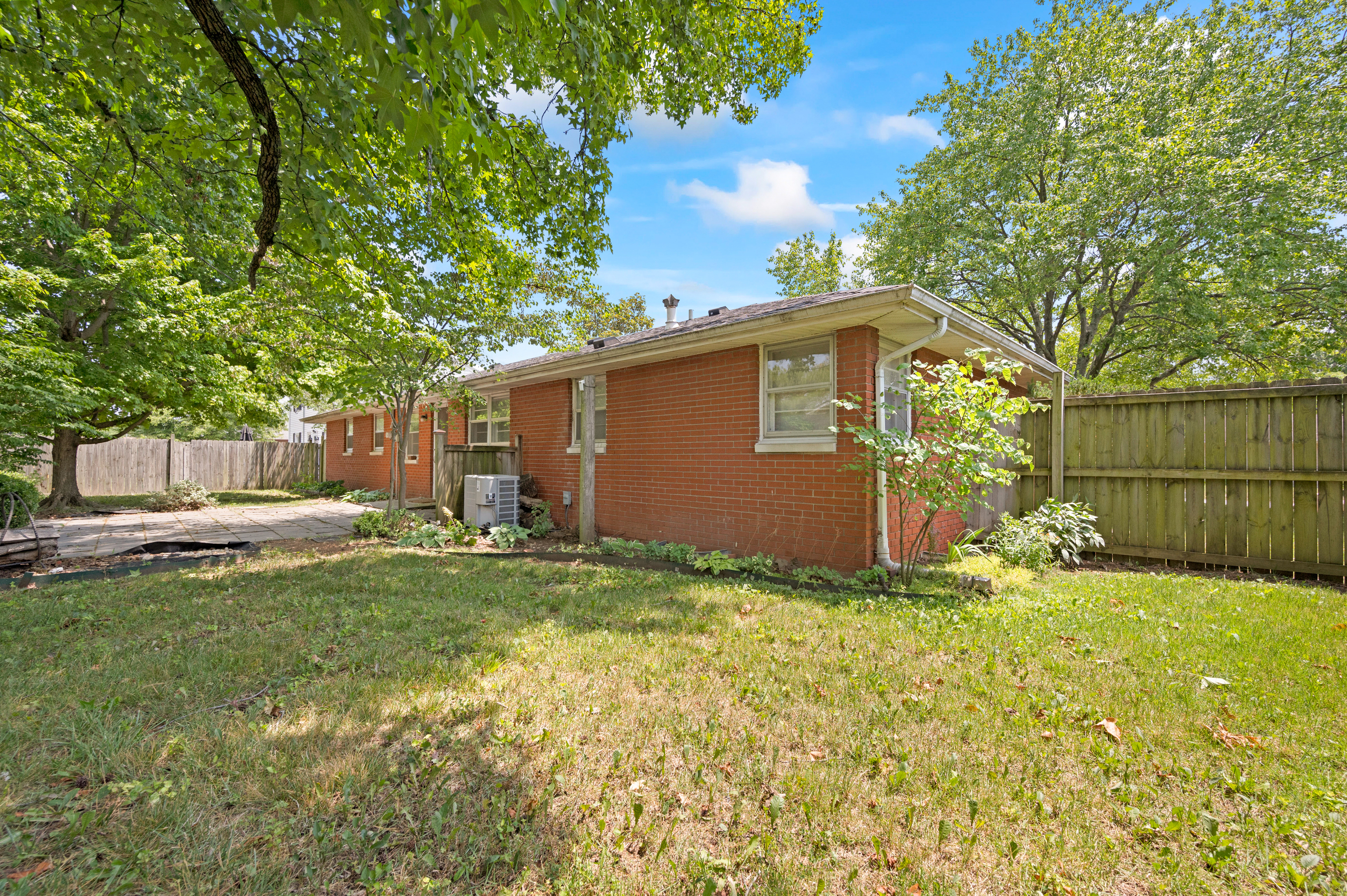 2670 19th Street Columbus, IN 47201 - Photo 12 of 46
