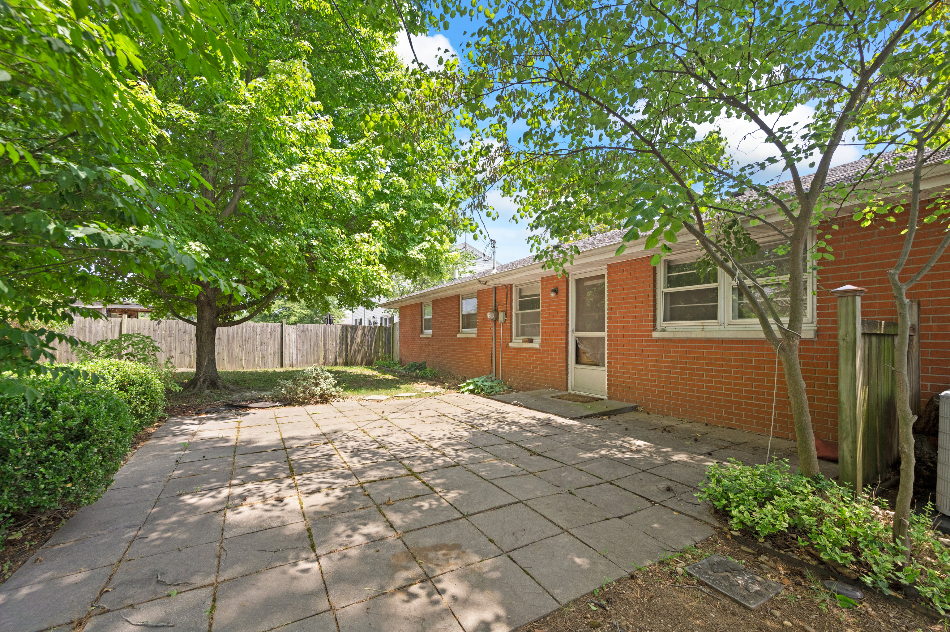 2670 19th Street Columbus, IN 47201 - Photo 13 of 46