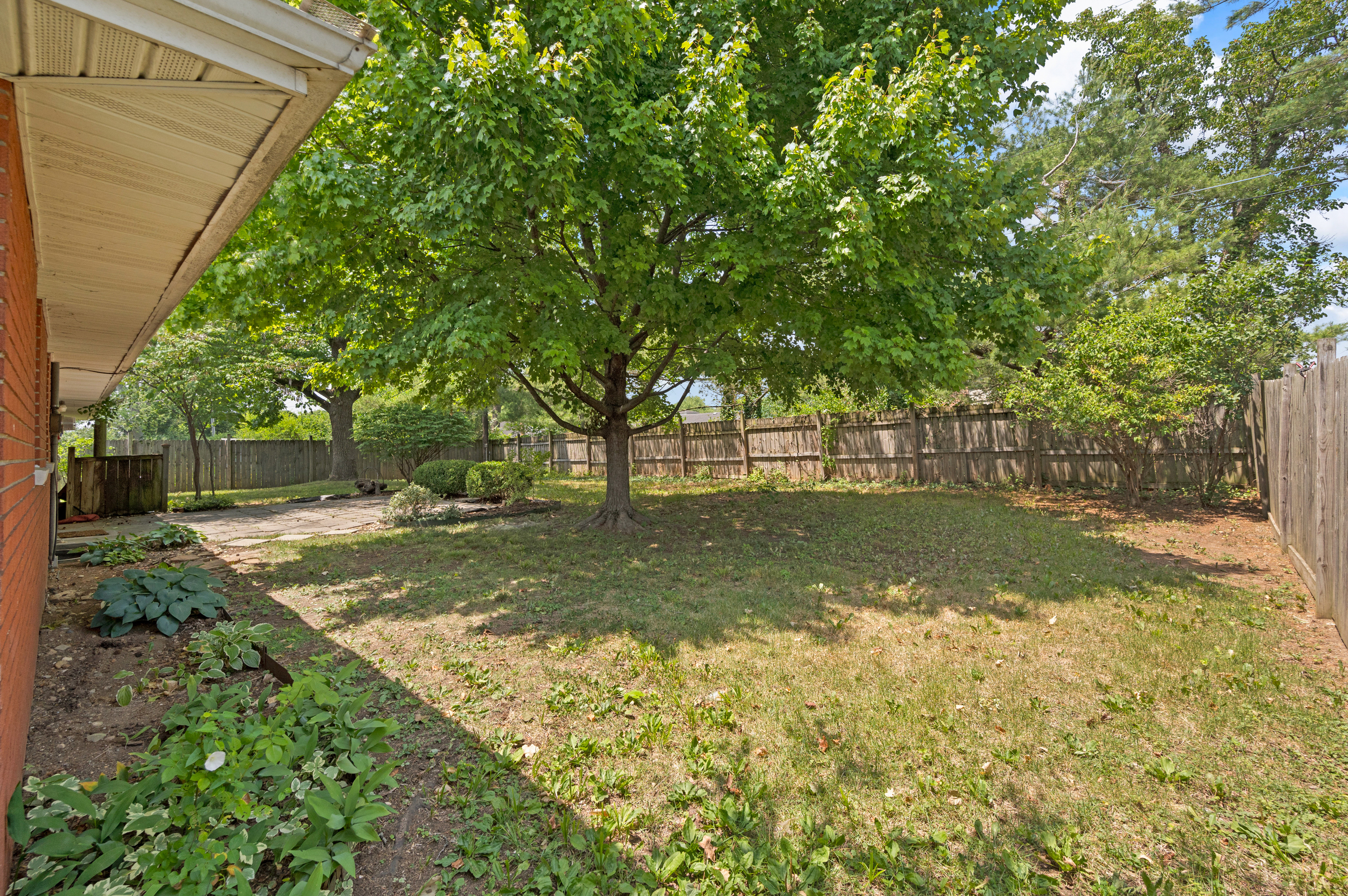 2670 19th Street Columbus, IN 47201 - Photo 15 of 46