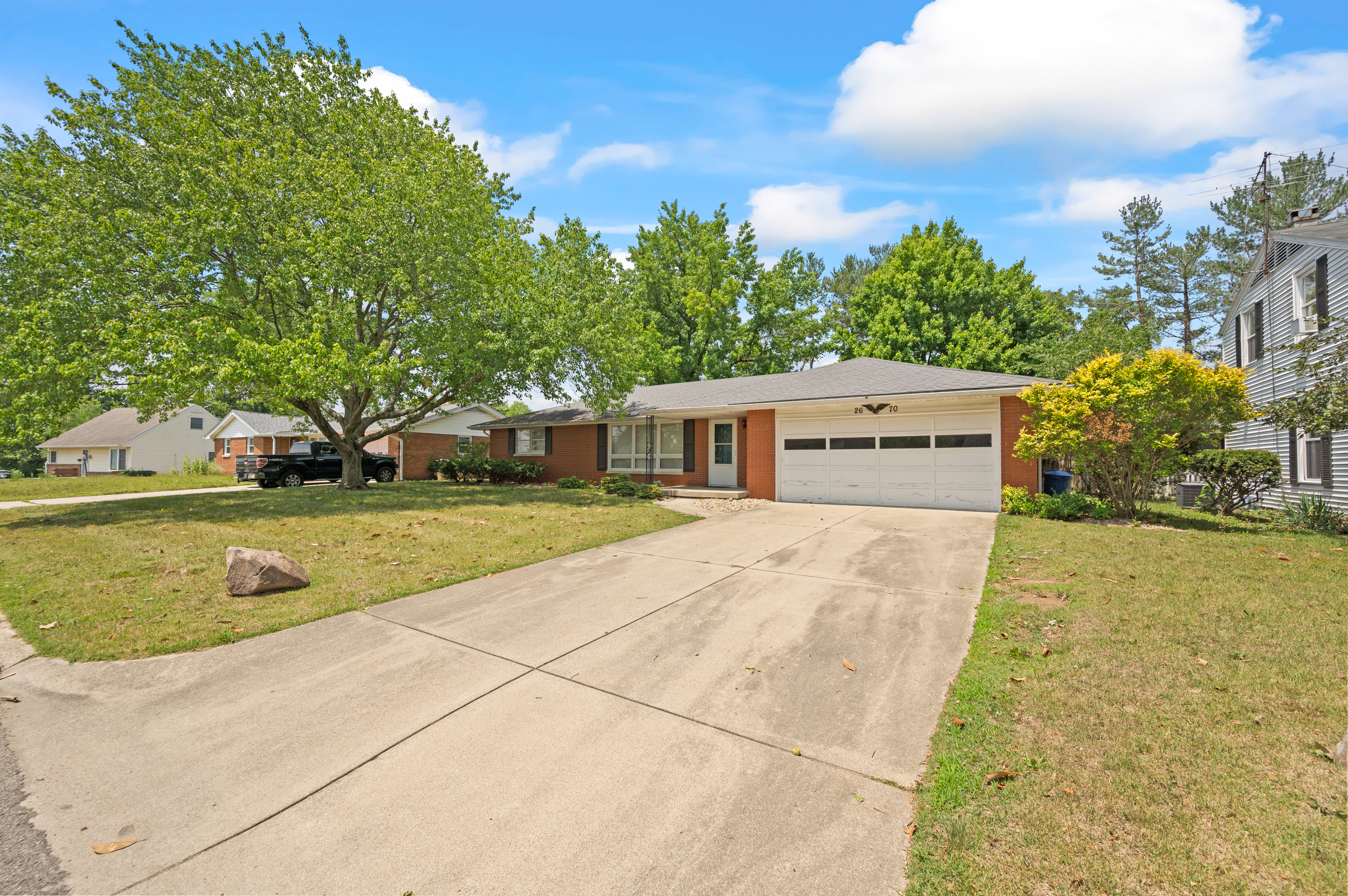 2670 19th Street Columbus, IN 47201 - Photo 3 of 46
