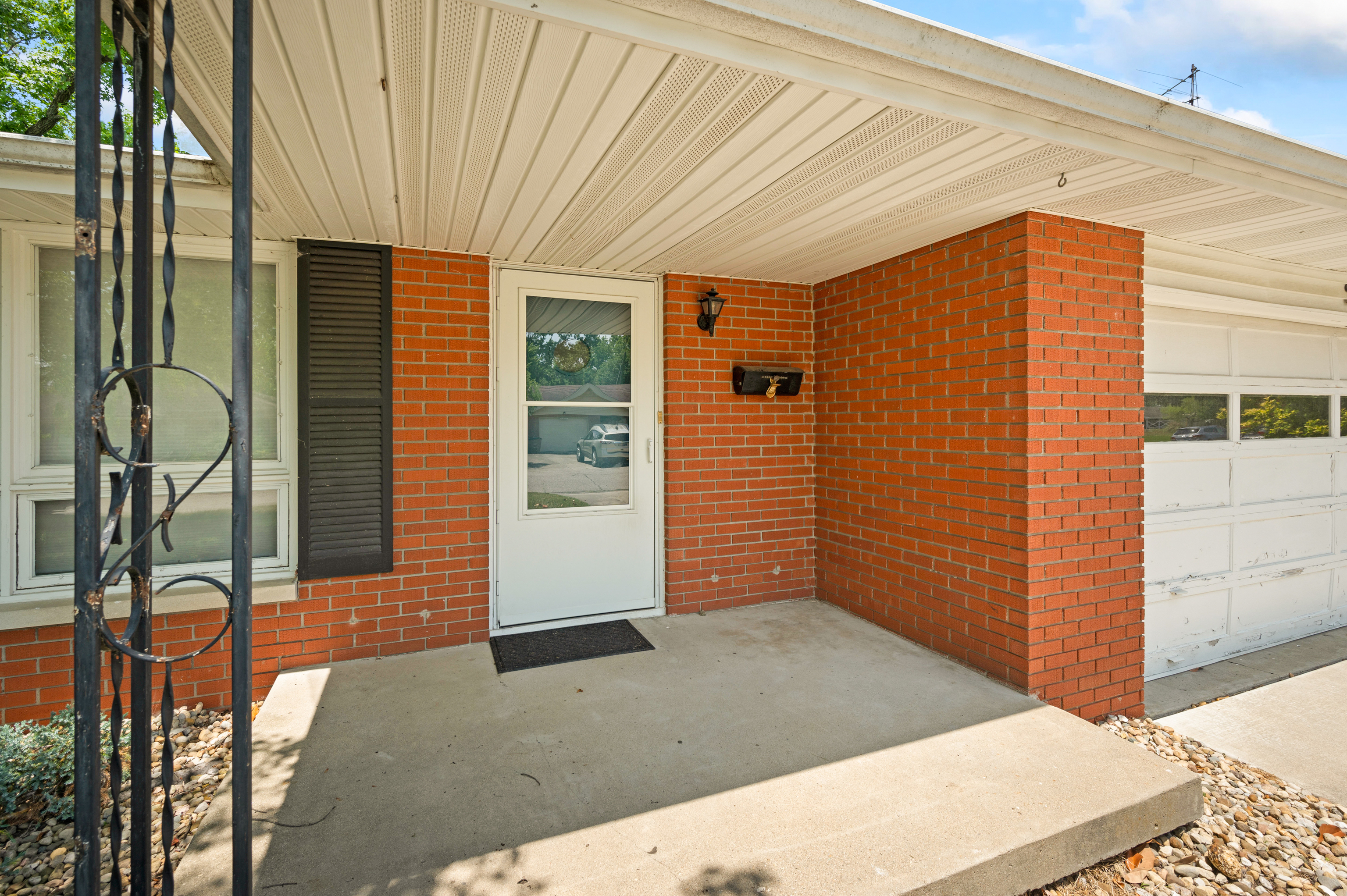 2670 19th Street Columbus, IN 47201 - Photo 4 of 46