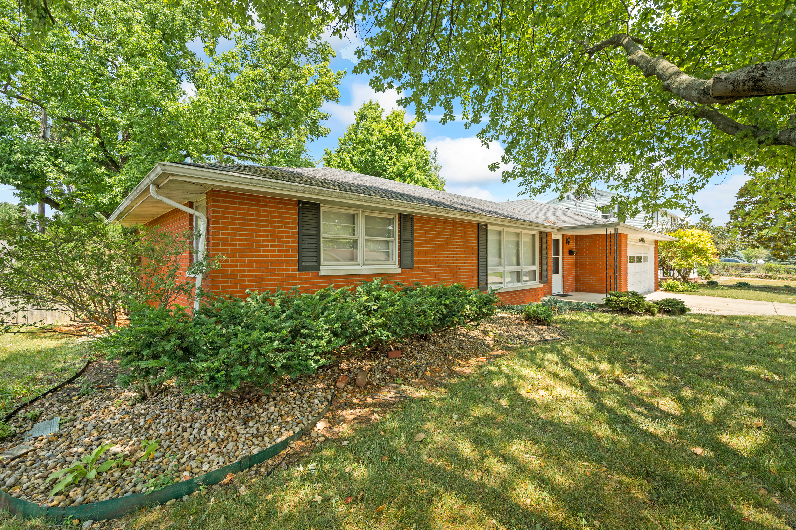 2670 19th Street Columbus, IN 47201 - Photo 5 of 46