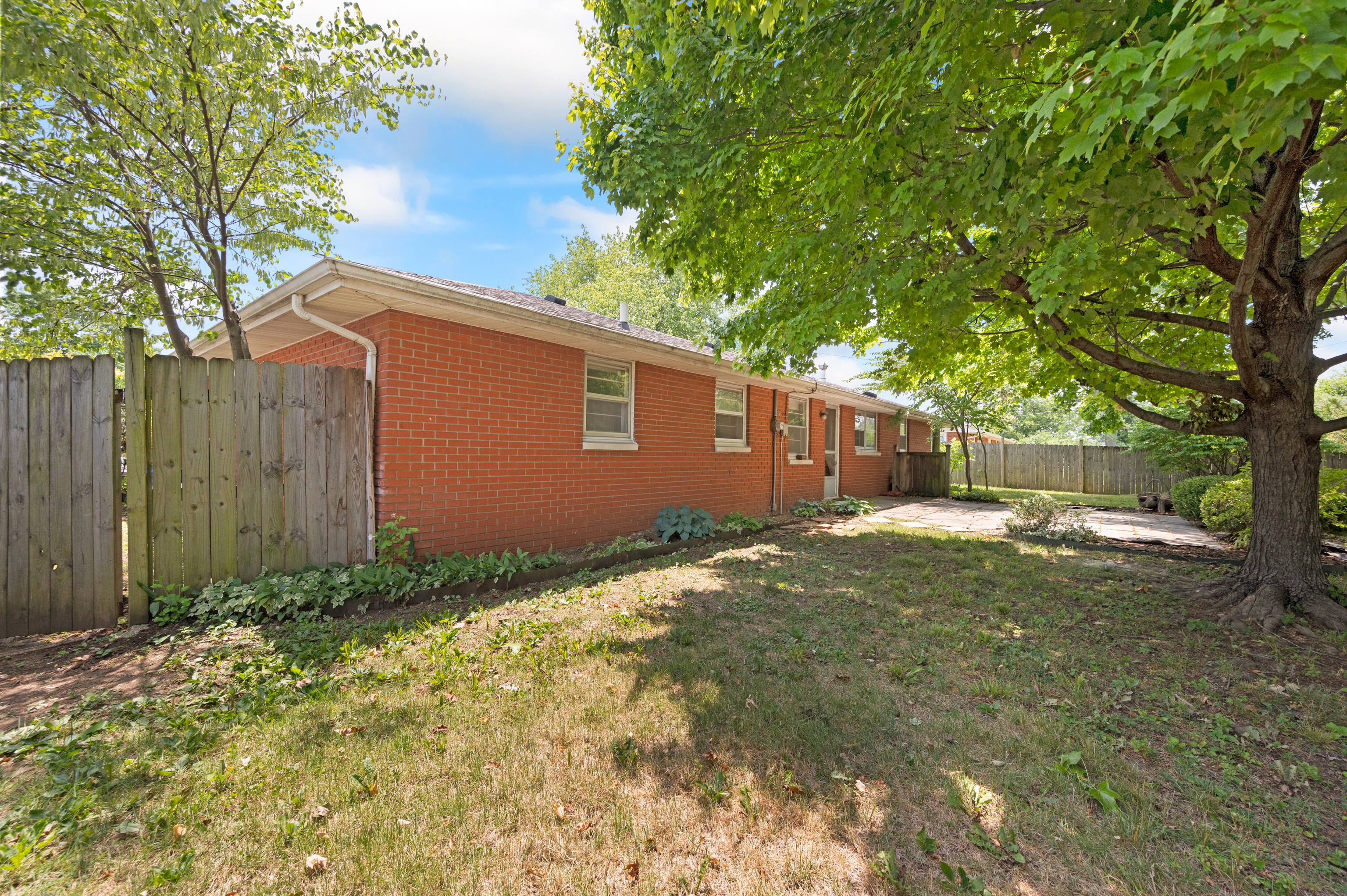 2670 19th Street Columbus, IN 47201 - Photo 8 of 46