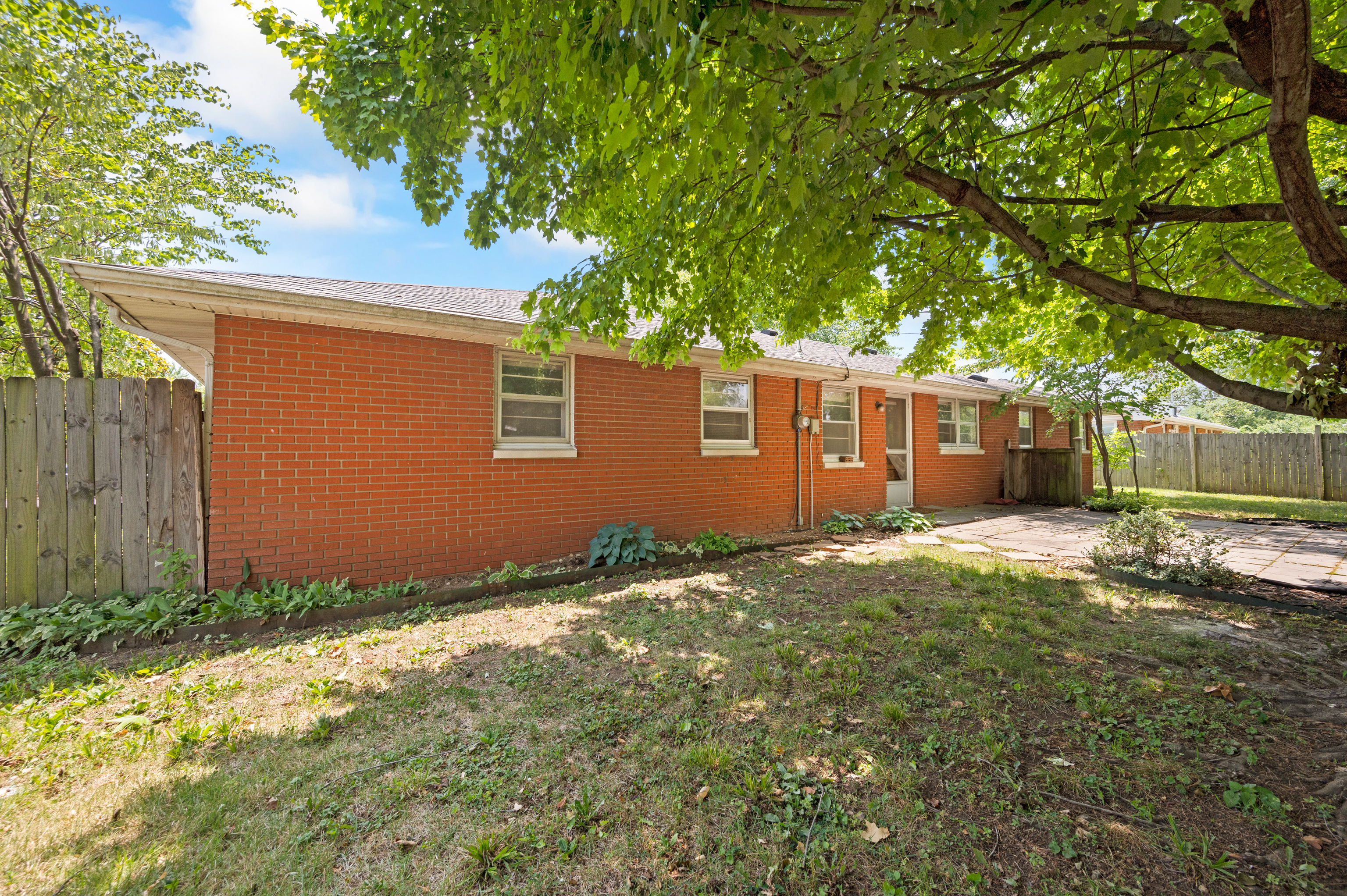 2670 19th Street Columbus, IN 47201 - Photo 9 of 46