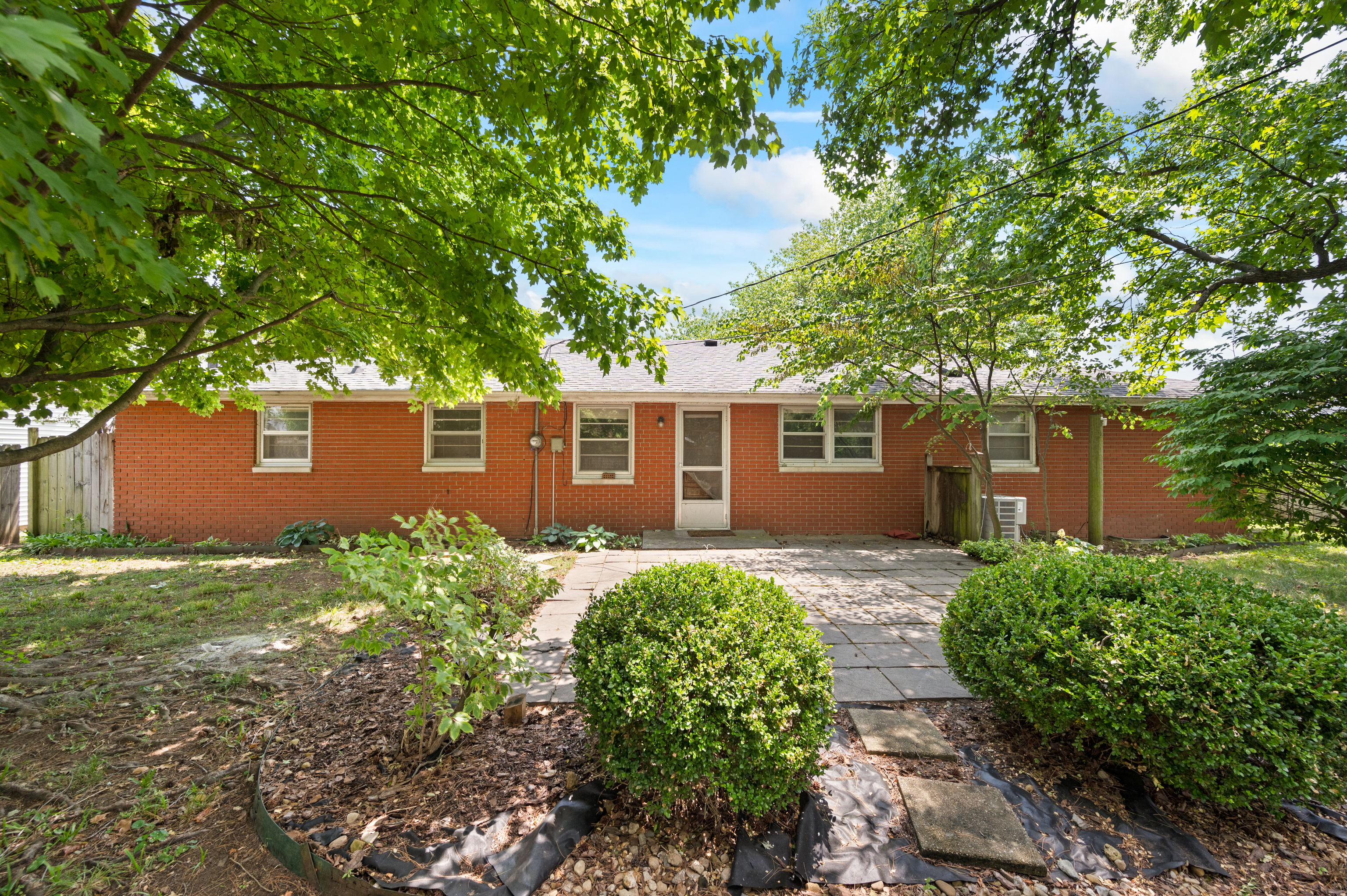 2670 19th Street Columbus, IN 47201 - Photo 10 of 46